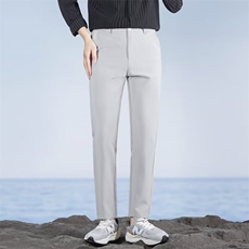 浅灰色