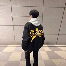 黑色