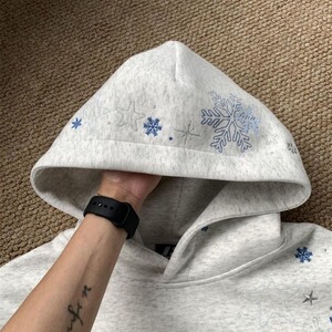 W10631-P53 加绒58 网图现货 雪花刺绣连帽卫衣宽松灰色外套图片