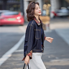 2025秋季新款现货港风复古拼接领设计潮流个性百搭时尚牛仔外套，女装牛仔外套，慕依路