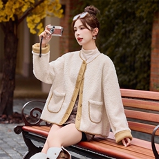 甜美长袖2024年冬季圆领单排多扣皮毛一体外套，女装羊羔毛/颗粒绒，微微衣阁