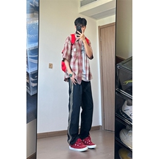 黑色