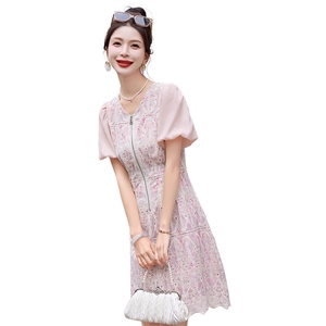 现货气质优雅裙子2025夏季新款女装重工刺绣蕾丝中长款连衣裙图片