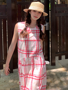 甜美红色格子无袖背心连衣裙女夏2025新款独特绝美爆款高级感长裙图片