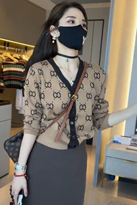 女士V领秋季时尚百搭显瘦针织开衫图片