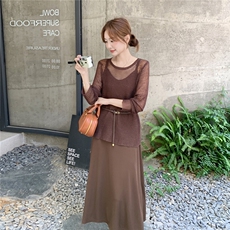 复古咖色罩衫吊带连衣裙两件套2025新款夏季简单大方流行淡人套装，女装连衣裙，维壹