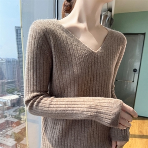 V领羊毛衫秋冬新款坑条修身针织打底套头毛衣女图片
