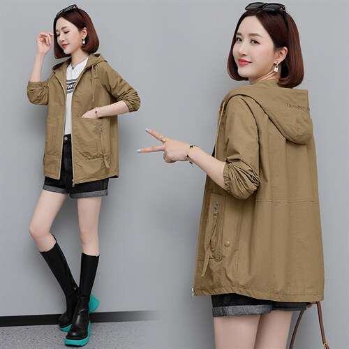大码女装连帽风衣外套女春秋新款中年妈妈韩版宽松显瘦开春上衣，女装风衣，依万里