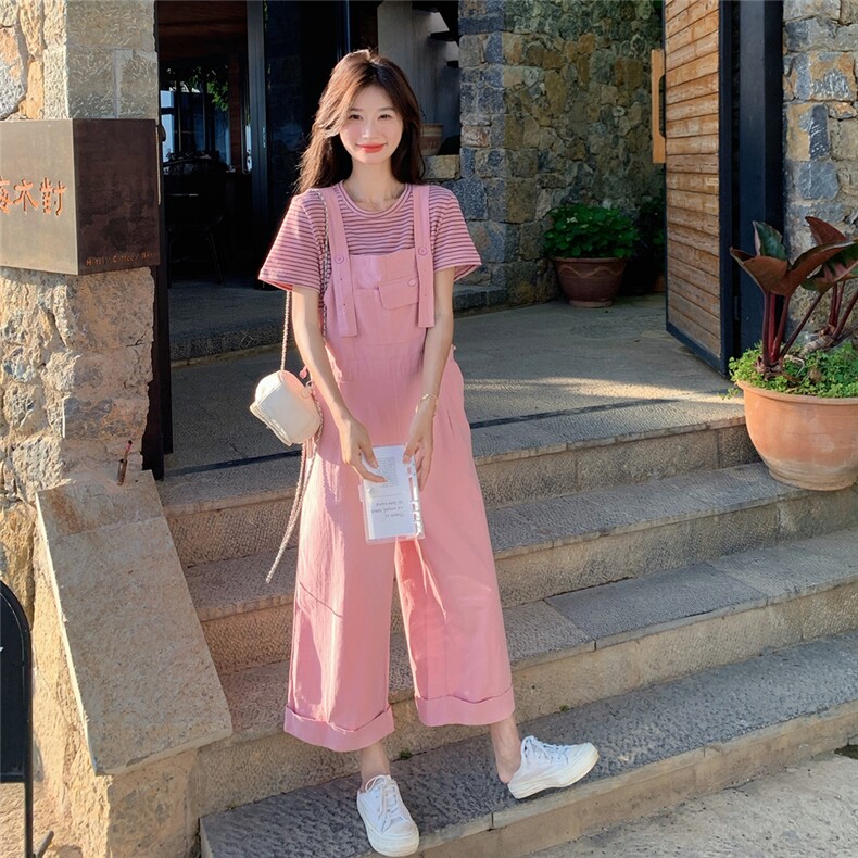 盐甜系穿搭粉色条纹t恤套装女夏新款休闲显瘦学院风背带裤两件套,女装套装/套裙,千寻