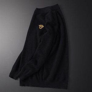 2540 冬季新款加厚澳洲山羊绒保暖休闲美杜莎刺绣毛衣(M-4XL图片