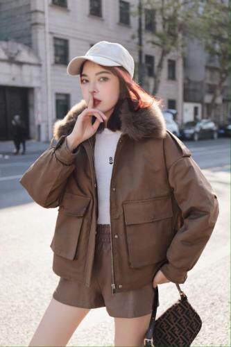 2021冬款新款大狐狸毛领双口袋设计短款派克服，女装，红雀纺