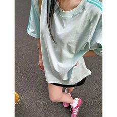 抖音得物品质二开240克宽松纯棉美式潮牌印花三条杠中性风短袖T恤，男装T恤，电商A486