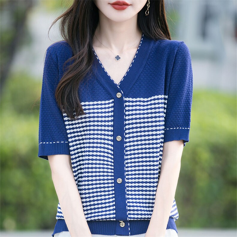 2025夏季新款V领撞色格子短袖针织衫T恤女宽松显瘦百搭气质小衫潮,女装T恤,萱芳婷羊绒