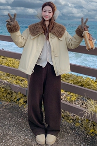 减龄翻领皮毛一体短款外套女2025年冬季新款小个子羊羔毛皮衣图片