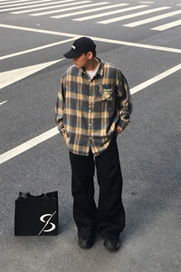 特P35 无差价新款百搭长袖时尚春秋格子衬衫-HS2135 男模外景图片