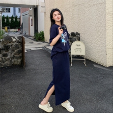 藏青色休闲运动印花T恤半身裙套装女夏2025新款两件套超火高级感，女装套装/套裙，2C218