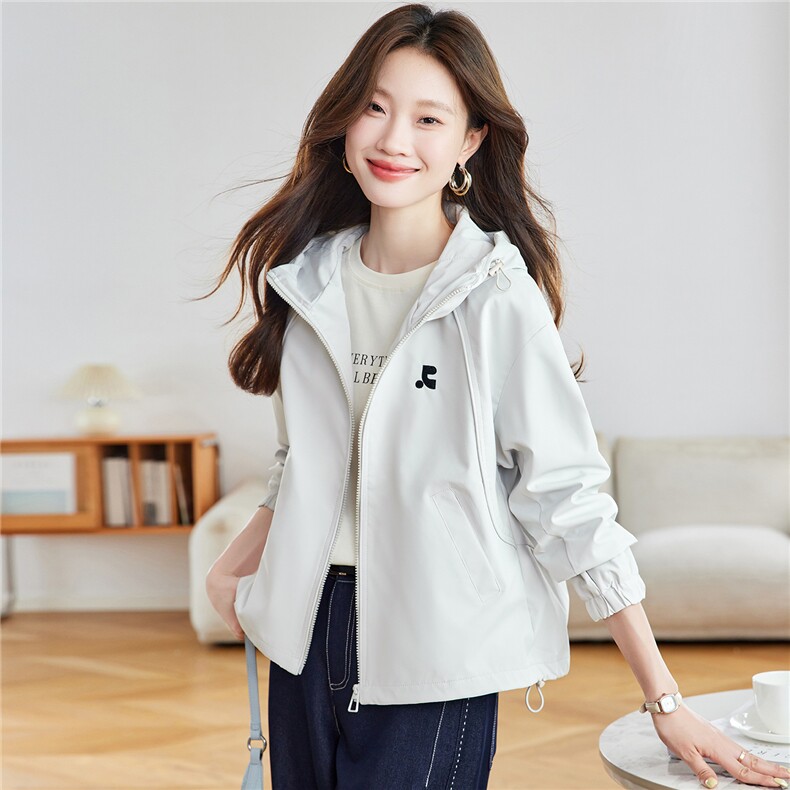 休闲连帽短款风衣外套女2025秋季新款时尚刺绣高级感百搭夹克上衣，女装短外套，慕咨