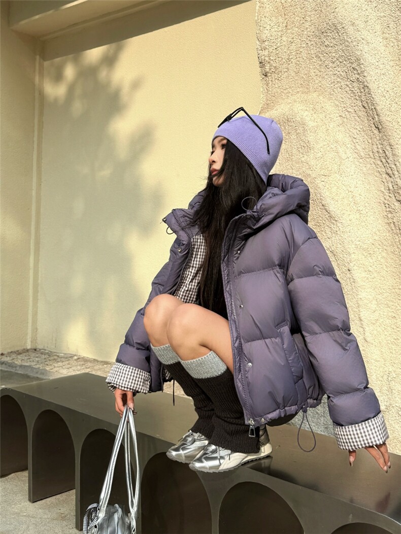 2025年秋季无帽休闲风休闲风保暖厚款厚款短款格子拼接,女装羽绒服,牛米欧羽绒服工厂店