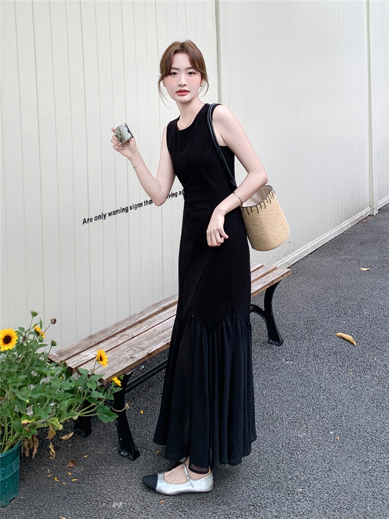 主推款新款法式轻奢黑色无袖连衣裙设计感不规则网纱拼接,女装连衣裙,网红馆