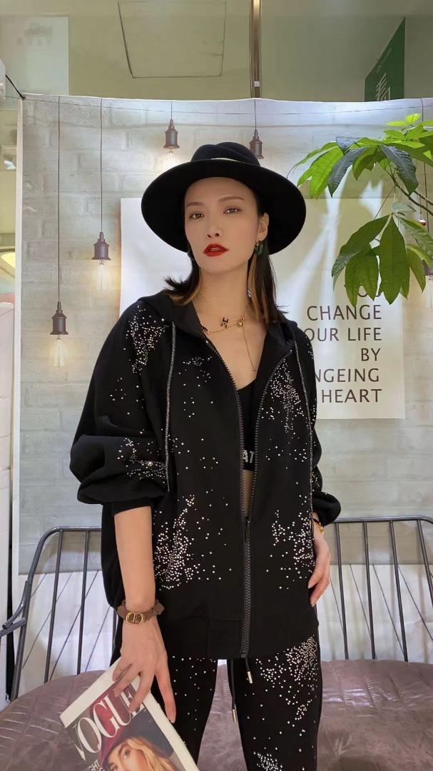 新款复合大版加厚满天星烫钻套装,女装职业装,無限度