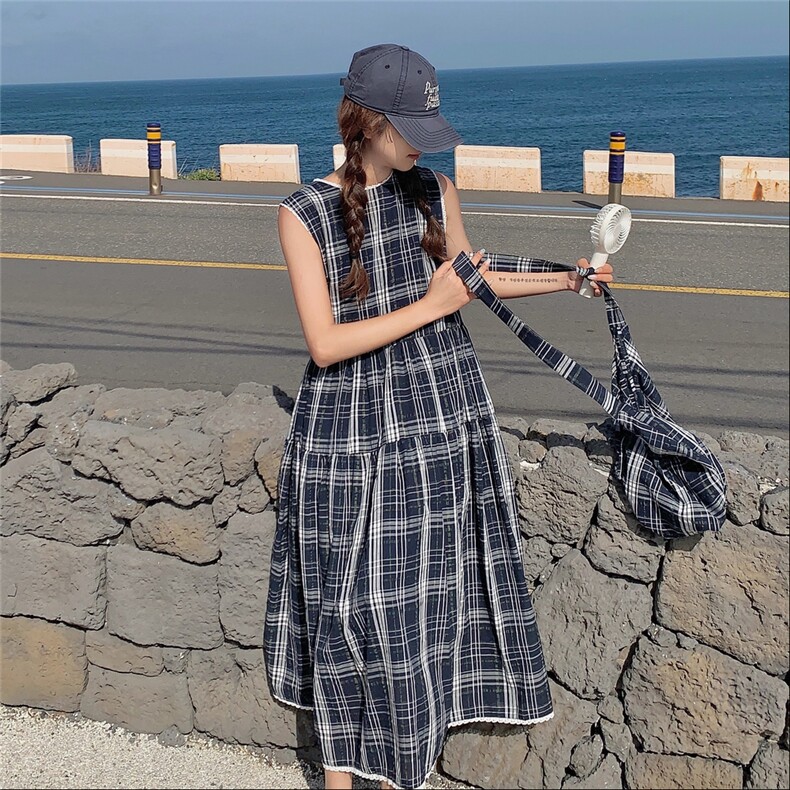 复古格子连衣裙女2025夏新款休闲俏皮韩版无袖显瘦过膝长裙送包包,女装连衣裙,诺蝶