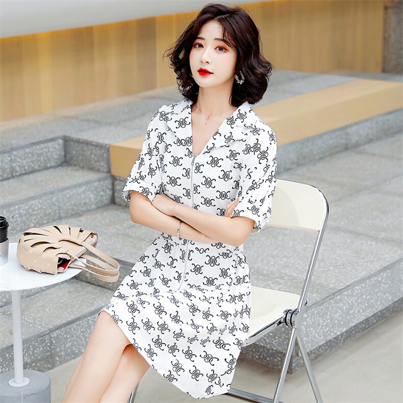 2024夏季新款优雅气质减龄V领简约时尚潮流短款印花连衣裙,女装连衣裙,三木叶子