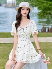 2026年夏季时尚潮流蕾丝花边拼接波点连衣裙优雅浪漫，女装连衣裙，江南富贵女