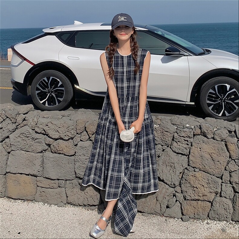 复古格子连衣裙女2025夏新款休闲俏皮韩版无袖显瘦过膝长裙送包包,女装连衣裙,诺蝶