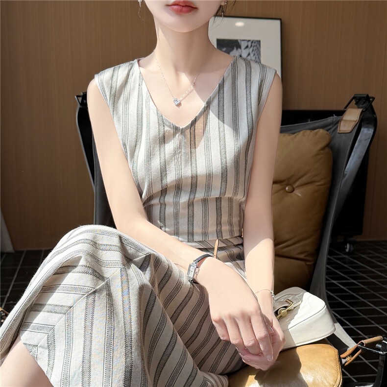棉涤条纹V领无袖连衣裙，女装连衣裙，圣丽羊绒