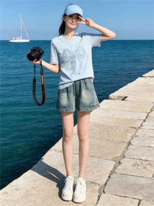 潮流时尚套装女夏新款圆领蕾丝拼接钉珠蝴蝶结短袖牛仔短裤两件套图片