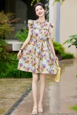 碎花小飞袖少女感连衣裙女夏2025新款小个子甜美减龄宽松娃娃裙子，女装连衣裙，魅影