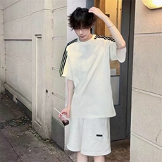 抖音得物品质二开240克宽松纯棉美式潮牌印花三条杠中性风短袖T恤，男装T恤，电商A486