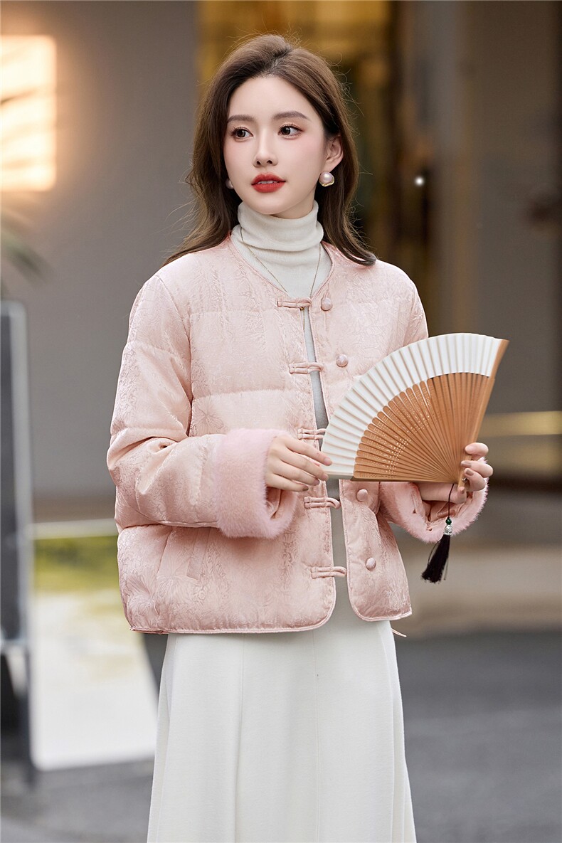 时尚立领羽绒服女2025冬季新款新中式宽松洋气短款羽绒外套,女装棉衣/棉服,伊航服饰