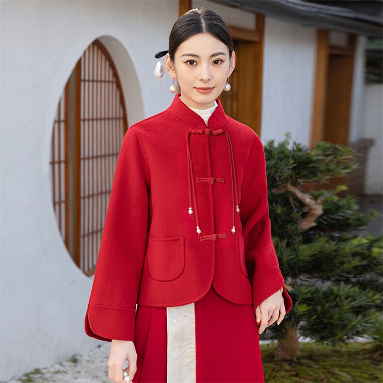 针织连帽红色羊羔毛呢外套女秋冬2025新款学院风皮毛一体呢大衣，女装毛呢外套，芷墨服饰