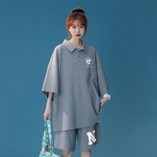 灰色