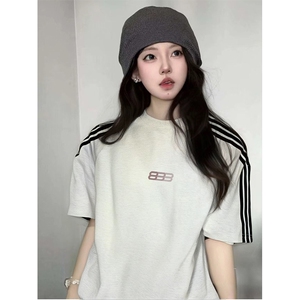 抖音得物品质二开240克宽松纯棉美式潮牌印花三条杠中性风短袖T恤图片