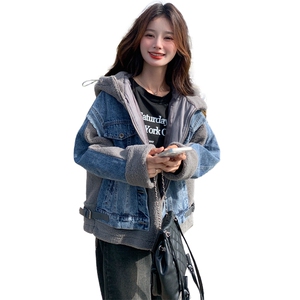 羊羔毛连帽拼接牛仔加厚派克服女冬季2024新款美式时髦机车服棉服图片