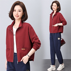酒红色