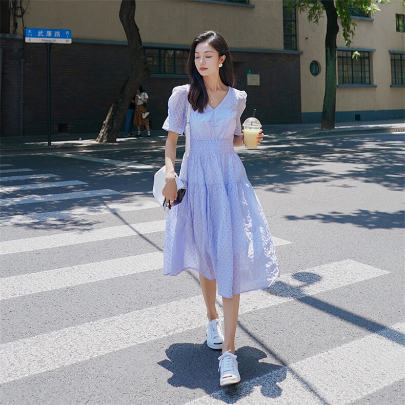 蓝色中长款2025新款收腰短袖连衣裙夏季过膝v领气质显瘦a字裙子女,女装连衣裙,梦懿尔