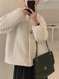 牛角扣外套图片