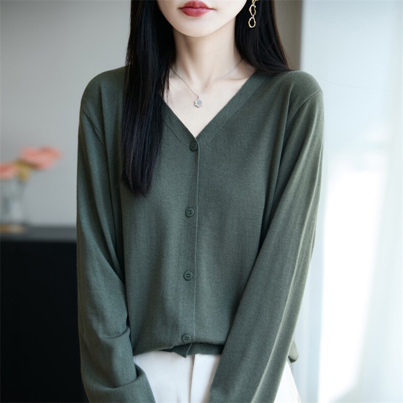 2025年秋季时尚百搭通勤简约休闲V领开衫，女装针织衫/毛衣，大美人包芯纱店