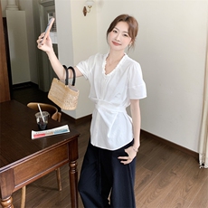 2026年夏季木耳边V领短袖衬衫收腰显瘦不规则上衣套裤两件套，女装套装/套裙，霓裳依族