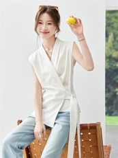 2026年夏季V领腰绳打结收腰无袖上衣小衫，女装蕾丝衫/雪纺衫，简韵佳