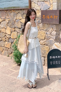 温柔穿搭甜美显瘦流苏半身裙蕾丝镂空罩衫吊带背心三件套女夏新款图片