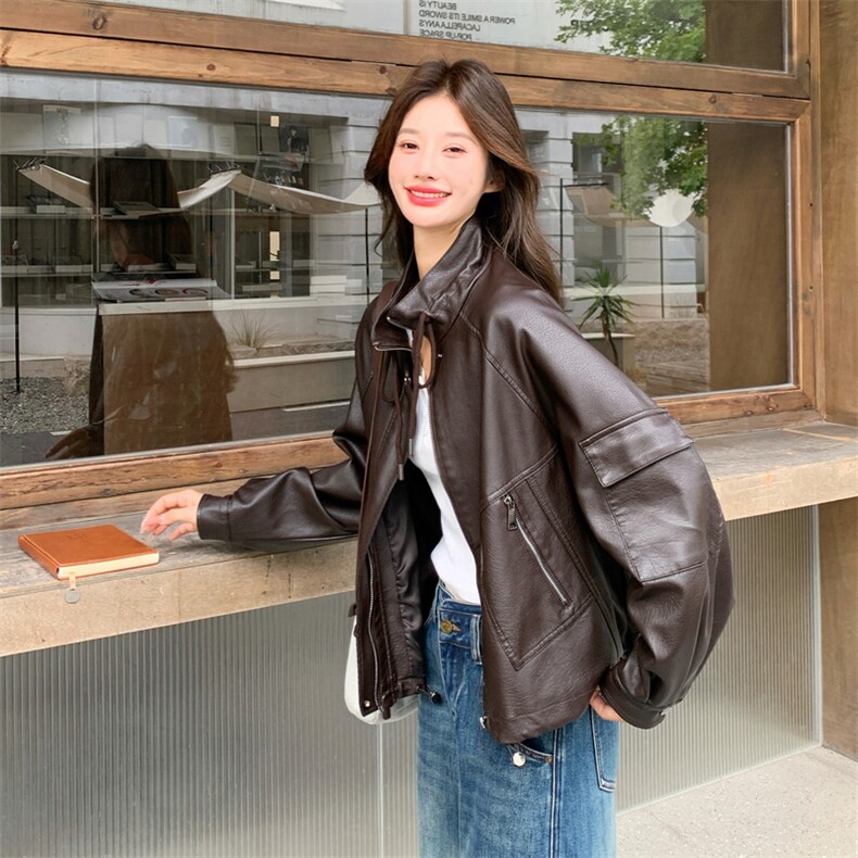 时尚潮流2026年秋季荔枝纹宽松型通勤风多口袋，女装皮衣，诺蝶