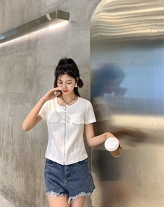 夏季新款轻奢风简约打底衫图片