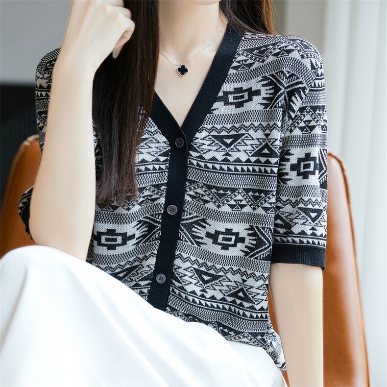 天丝提花V领针织短袖T恤开衫女2025夏薄宽松气质打底百搭小衫上衣,女装T恤,唐诺