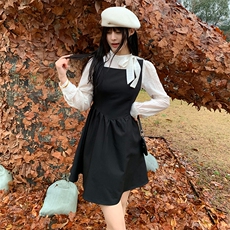 现货2024年春女时尚甜美法式蝴蝶绑衬衫网红气质显瘦背心裙两件套，女装套装/套裙，煊芮熙