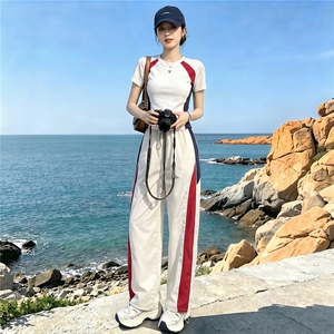 潮流时尚休闲运动套装女夏季新款显瘦竖纹圆领短袖上衣长裤两件套图片