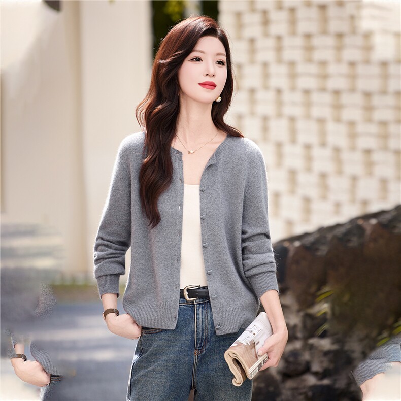 2025秋装新款时尚潮流绵羊毛针织开衫，女装羊毛衫，姿萝菲